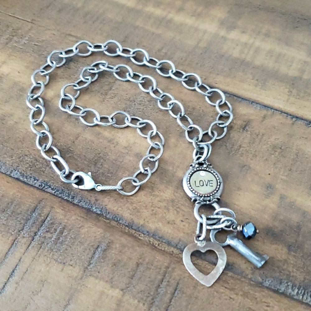 Necklace. Love.